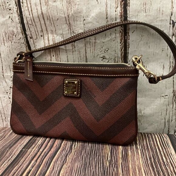 DOONEY AND BOURKE WRISTLET SMALL POUCH GOLD TONE HARDWARE - Picture 12 of 14